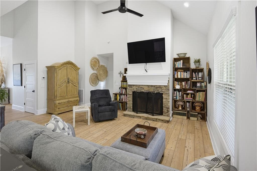 4 bedroom, 3 bathroom, 3,996 sq ft single family residence for sale at 566 Roper Drive, Clarkesville, GA 30523 — photo 2