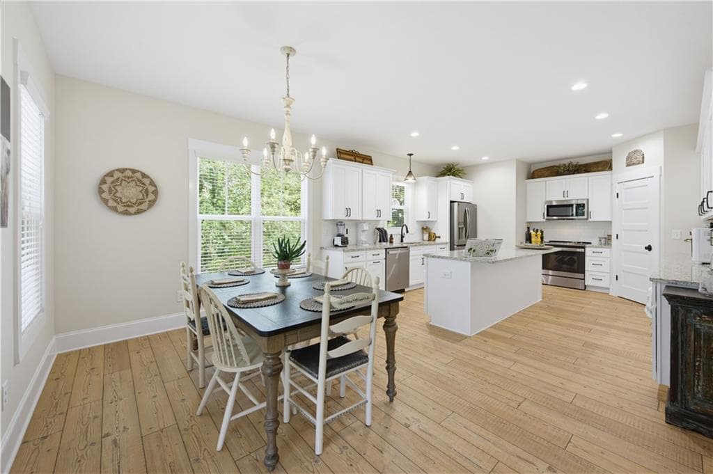 4 bedroom, 3 bathroom, 3,996 sq ft single family residence for sale at 566 Roper Drive, Clarkesville, GA 30523 — photo 3