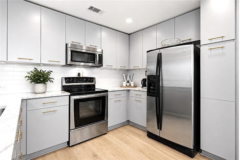 2 bedroom, 2 bathroom, 1,495 sq ft condominium under contract at 3300 Windy Ridge Parkway 1112, Atlanta, GA 30339 — photo 7