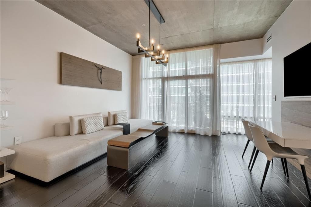1 bedroom, 1 bathroom, 849 sq ft condominium for sale at 923 Peachtree Street 822, Atlanta, GA 30309 — photo 2
