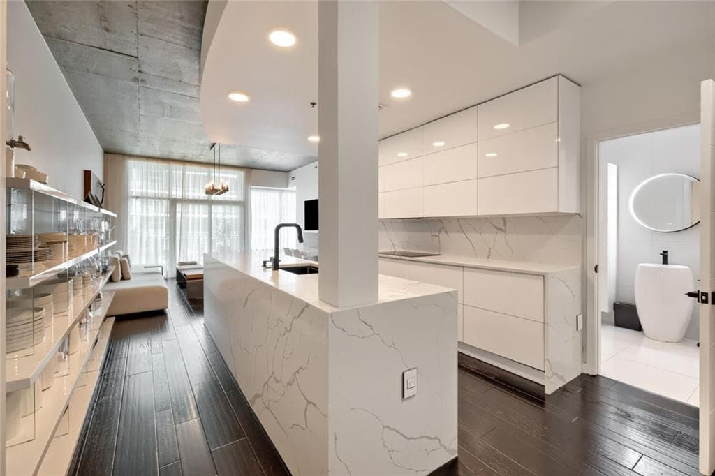 1 bedroom, 1 bathroom, 849 sq ft condominium for sale at 923 Peachtree Street 822, Atlanta, GA 30309 — photo 4