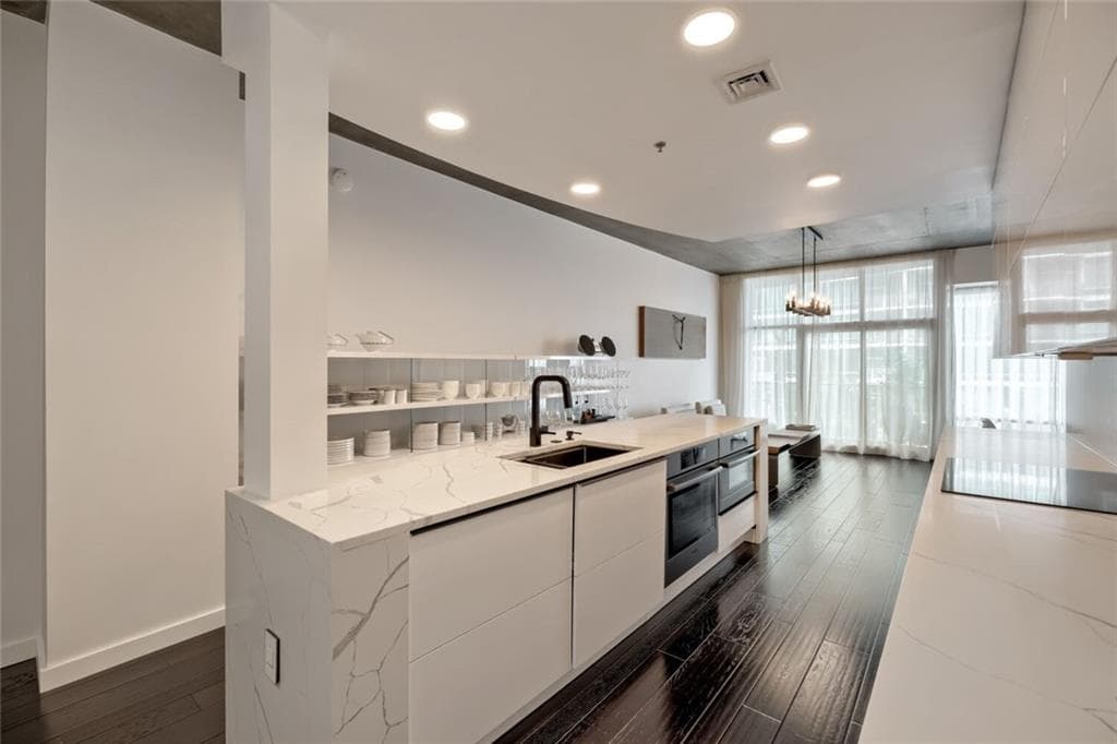 1 bedroom, 1 bathroom, 849 sq ft condominium for sale at 923 Peachtree Street 822, Atlanta, GA 30309 — photo 6
