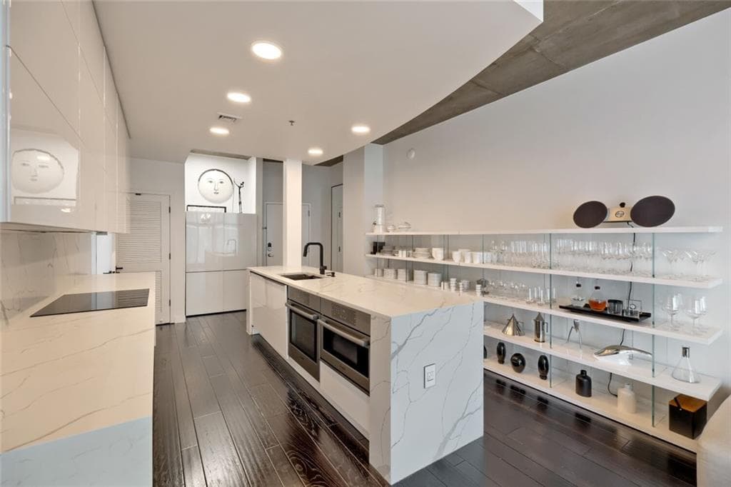 1 bedroom, 1 bathroom, 849 sq ft condominium for sale at 923 Peachtree Street 822, Atlanta, GA 30309 — photo 7