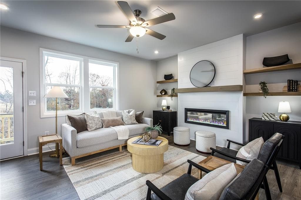 3 bedroom, 4 bathroom, 2,421 sq ft townhouse for sale at 5999 Haviland Alley, Sugar Hill, GA 30518 — photo 5