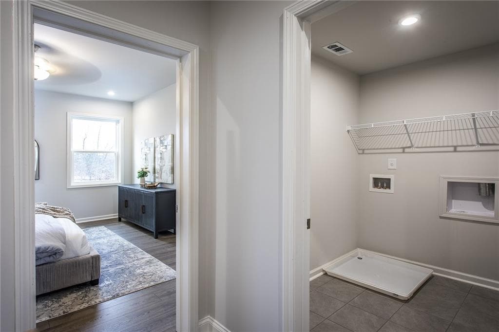 3 bedroom, 4 bathroom, 2,421 sq ft townhouse for sale at 5999 Haviland Alley, Sugar Hill, GA 30518 — photo 8