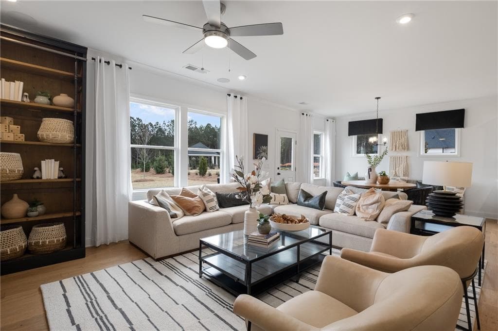 4 bedroom, 3 bathroom, 3,020 sq ft single family residence under contract at 353 Foxglove Way, Mcdonough, GA 30253 — photo 4
