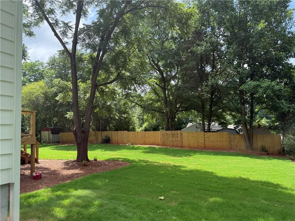 4 bedroom, 3 bathroom, 2,100 sq ft single family residence for sale at 875 Lynn Avenue, Jefferson, GA 30549 — photo 3