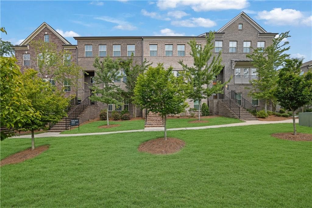 3 bedroom, 4 bathroom, 2,434 sq ft townhouse for sale at 512 Via Secco Lane, Suwanee, GA 30024