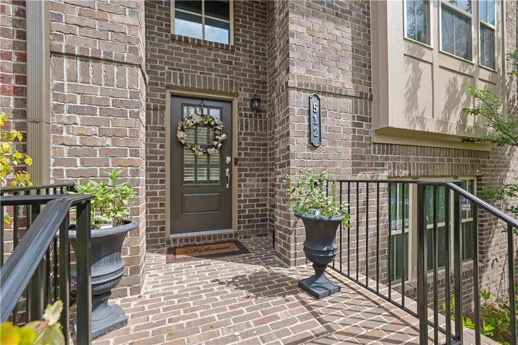 3 bedroom, 4 bathroom, 2,434 sq ft townhouse for sale at 512 Via Secco Lane, Suwanee, GA 30024 — photo 3