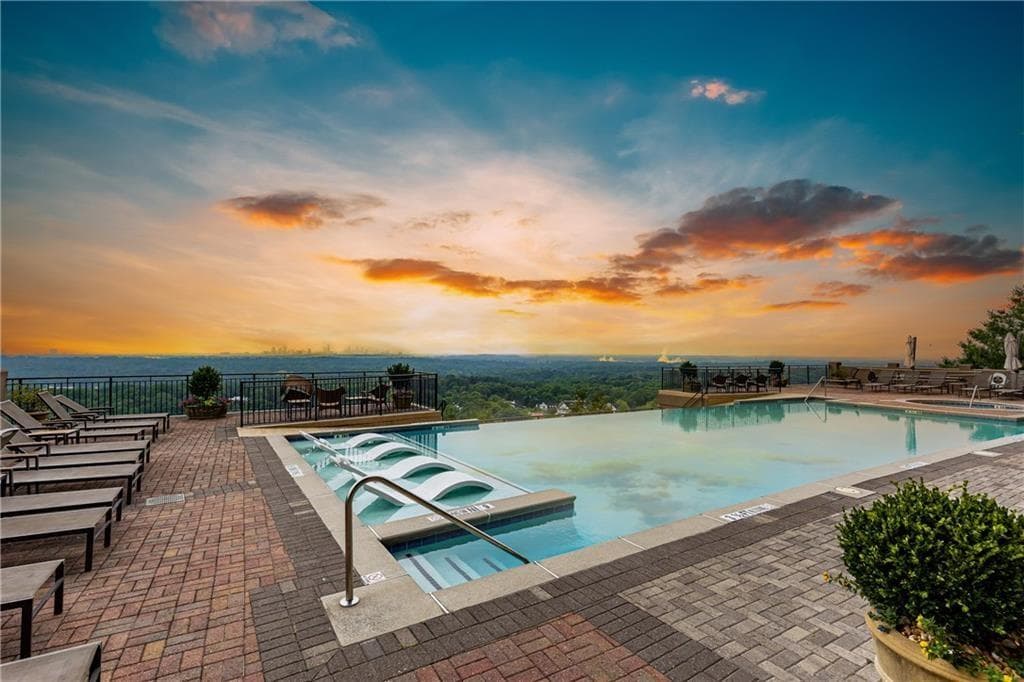 3 bedroom, 3 bathroom, 2,970 sq ft condominium under contract at 2950 Mount Wilkinson Parkway 904, Atlanta, GA 30339 — photo 2