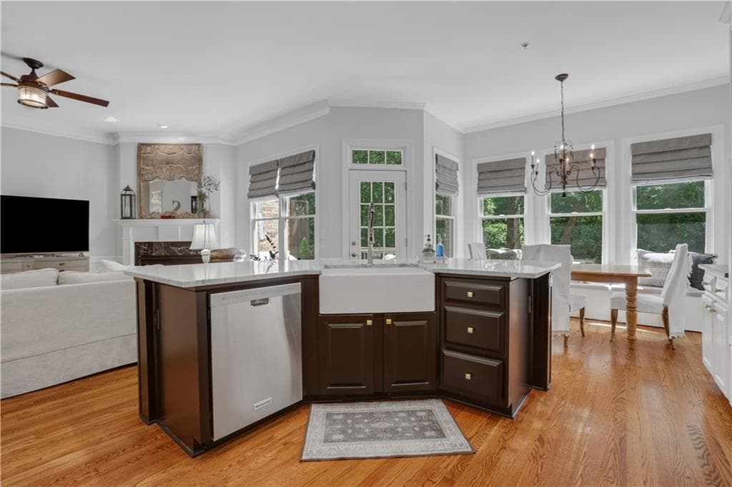 3 bedroom, 4 bathroom, 3,340 sq ft townhouse under contract at 2555 Milford Lane, Alpharetta, GA 30009 — photo 4