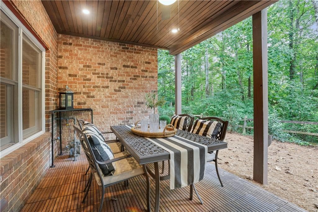 3 bedroom, 4 bathroom, 3,340 sq ft townhouse under contract at 2555 Milford Lane, Alpharetta, GA 30009 — photo 10