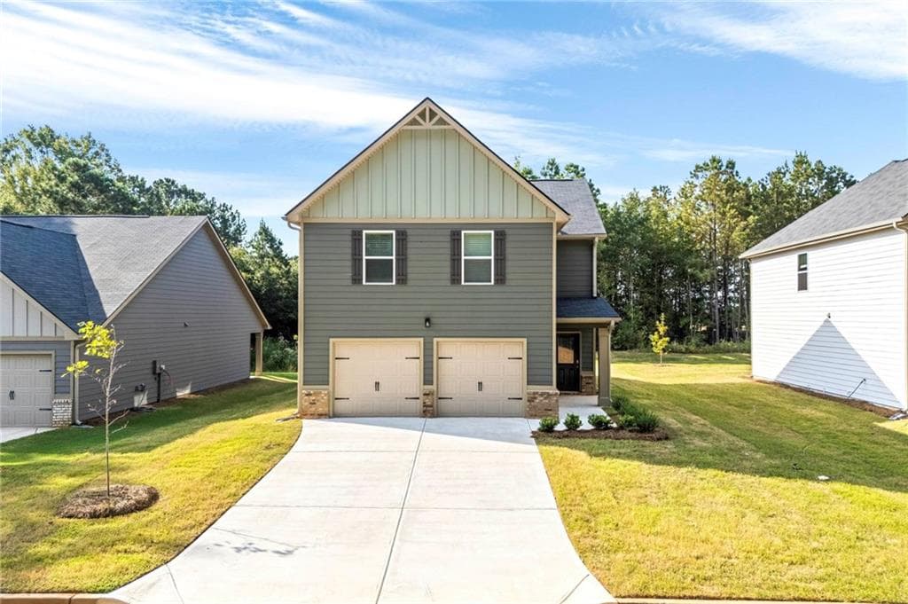 4 bedroom, 3 bathroom, 1,900 sq ft single family residence for sale at 723 Lipizzan Trace, Hogansville, GA 30230