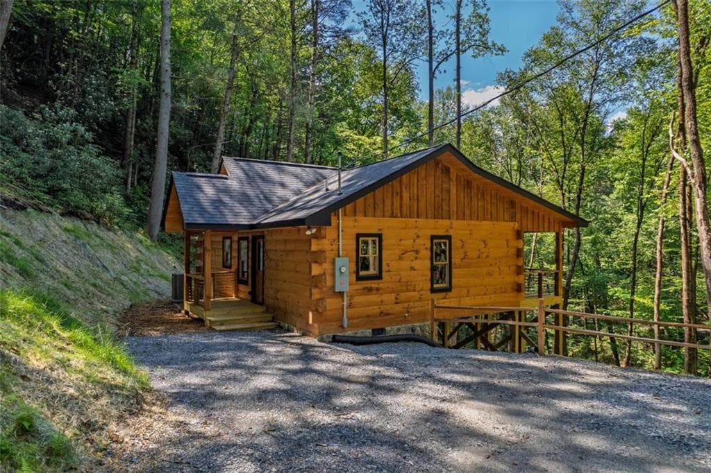 2 bedroom, 2 bathroom, 1,080 sq ft single family residence for sale at 122 Laurel Creek Trail, Blue Ridge, GA 30513 — photo 6