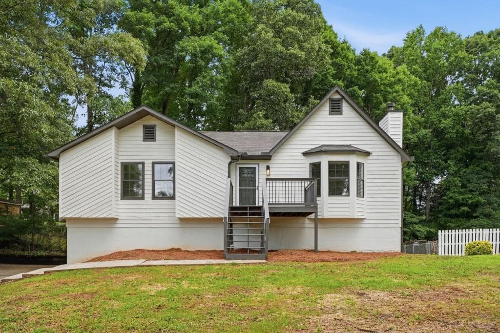 3 bedroom, 2 bathroom, 2,036 sq ft single family residence under contract at 4050 Willow Ridge Road, Douglasville, GA 30135