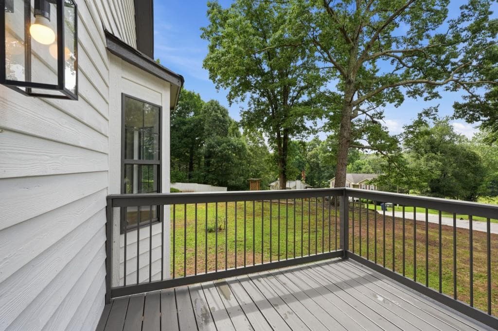 3 bedroom, 2 bathroom, 2,036 sq ft single family residence under contract at 4050 Willow Ridge Road, Douglasville, GA 30135 — photo 3