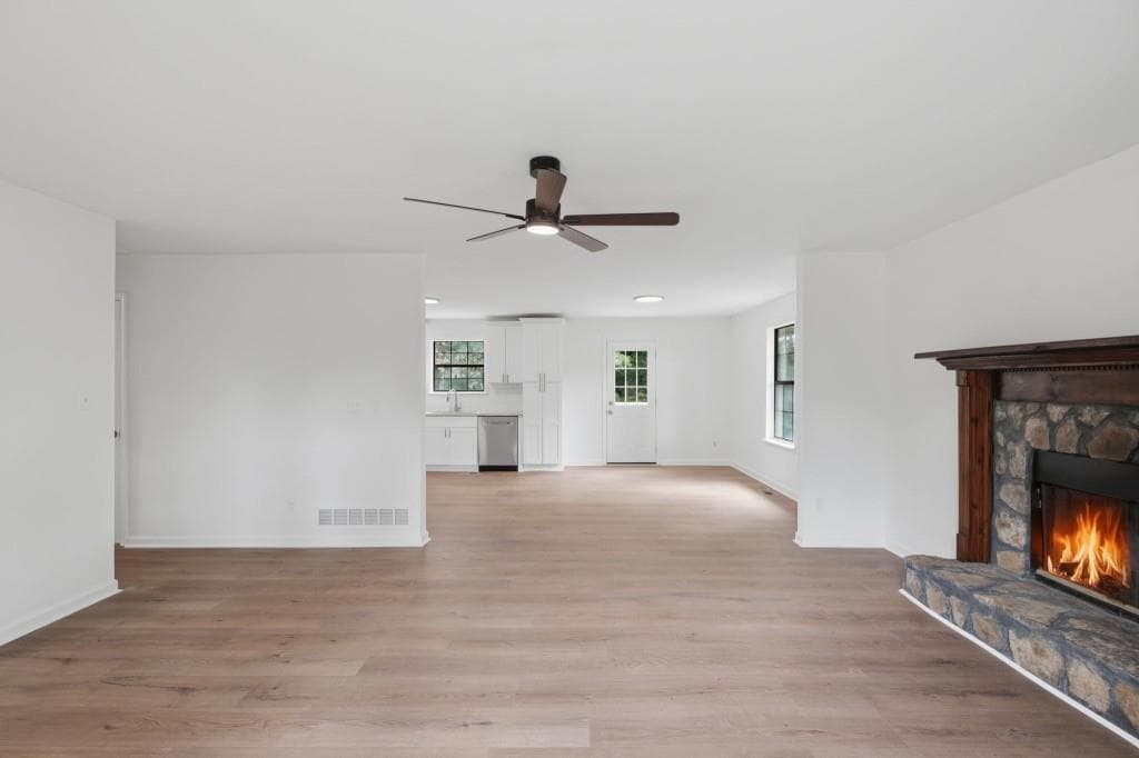 3 bedroom, 2 bathroom, 2,036 sq ft single family residence under contract at 4050 Willow Ridge Road, Douglasville, GA 30135 — photo 6