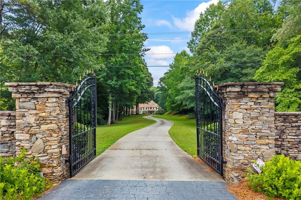 6 bedroom, 6 bathroom, 8,800 sq ft single family residence for sale at 5461 Union Church Road, Flowery Branch, GA 30542 — photo 8