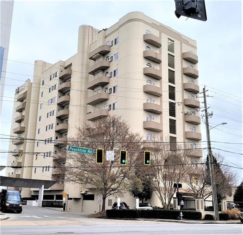 2 bedroom, 2 bathroom, 1,301 sq ft condominium for sale at 2161 Peachtree Road 901, Atlanta, GA 30309 — photo 1 of 23