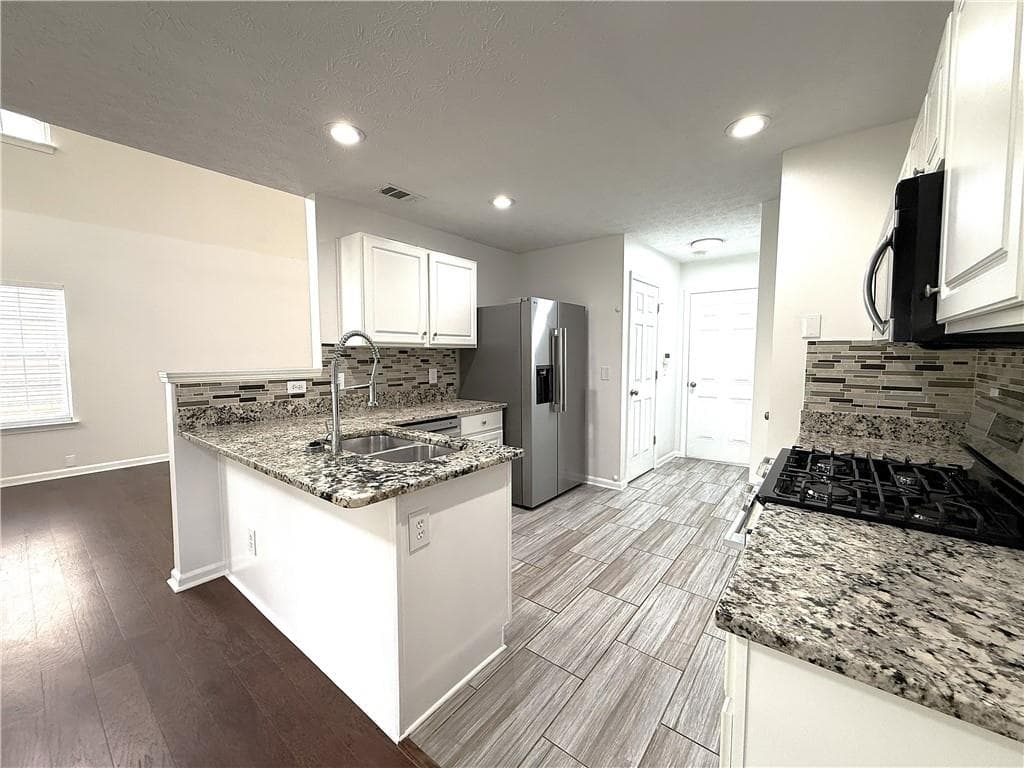 3 bedroom, 3 bathroom, 1,377 sq ft single family residence for rent at 2150 Lexington Lane, Cumming, GA 30040 for $2,300 a month — photo 4