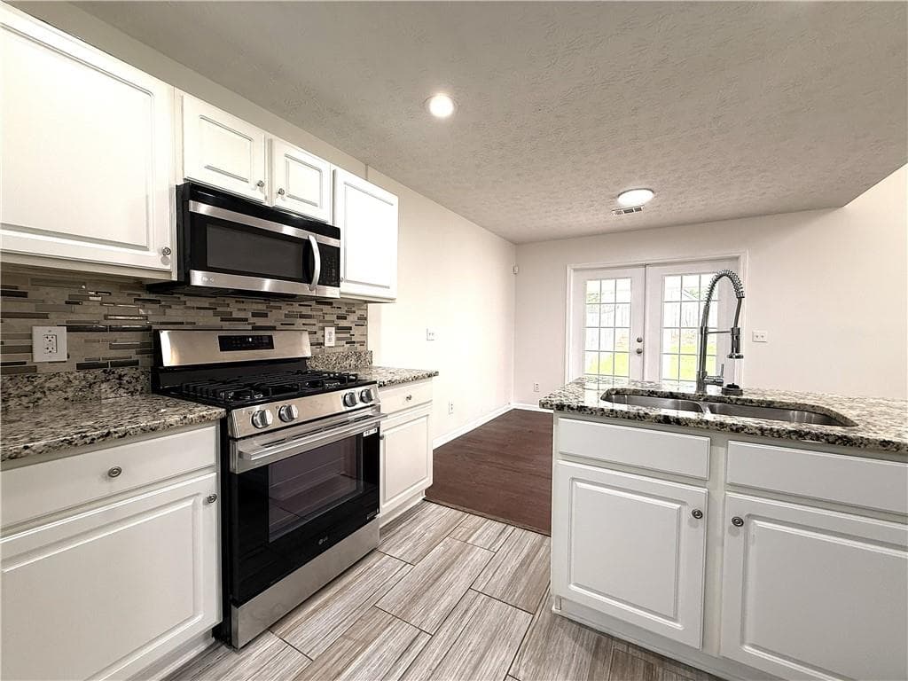 3 bedroom, 3 bathroom, 1,377 sq ft single family residence for rent at 2150 Lexington Lane, Cumming, GA 30040 for $2,300 a month — photo 5