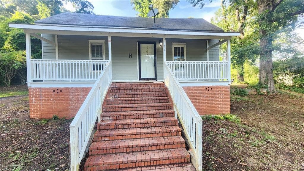 2 bedroom, 1 bathroom, 1,002 sq ft single family residence under contract at 71 Sargent Railroad Avenue, Newnan, GA 30263 — photo 2