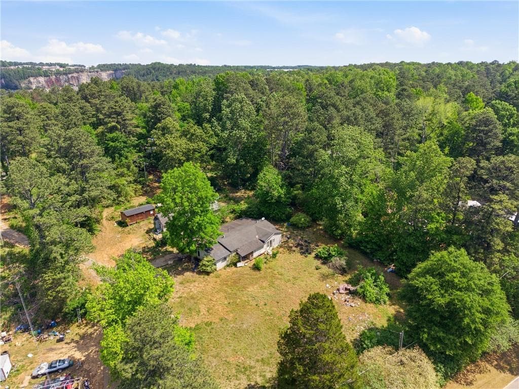 6 bedroom, 2 bathroom single family residence under contract at 6412 John West Road, Douglasville, GA 30134 — photo 2