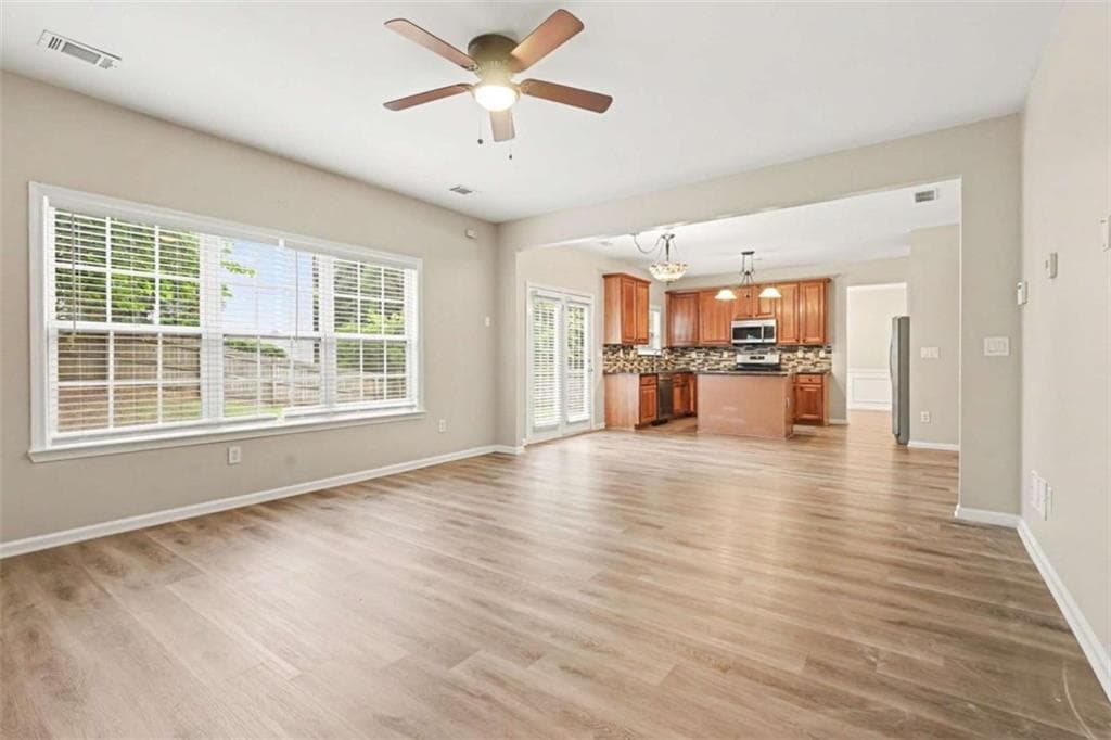 4 bedroom, 3 bathroom, 2,414 sq ft single family residence under contract at 2092 Clear Shoals Lane, Dacula, GA 30019 — photo 7