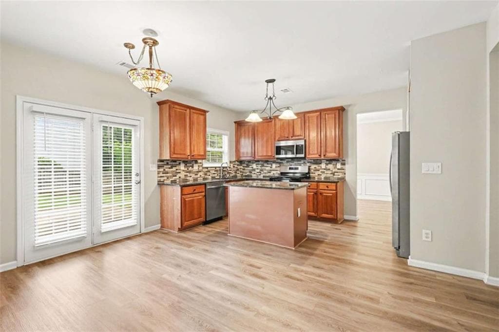 4 bedroom, 3 bathroom, 2,414 sq ft single family residence under contract at 2092 Clear Shoals Lane, Dacula, GA 30019 — photo 8