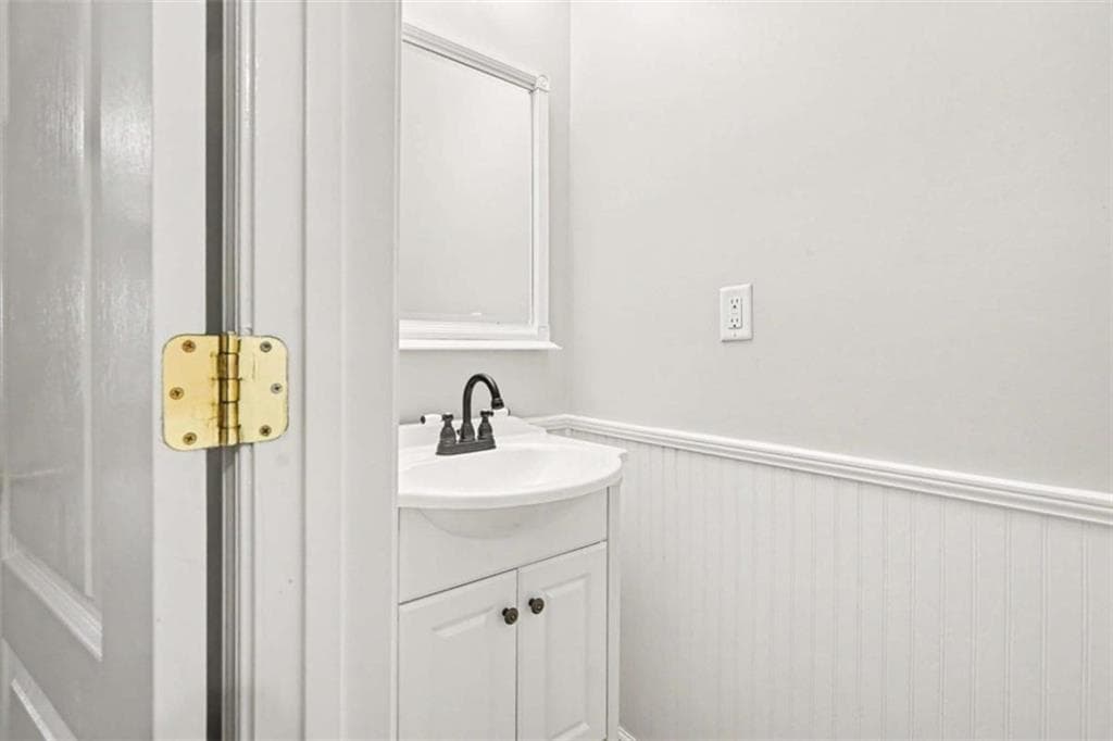 4 bedroom, 3 bathroom, 2,414 sq ft single family residence under contract at 2092 Clear Shoals Lane, Dacula, GA 30019 — photo 10