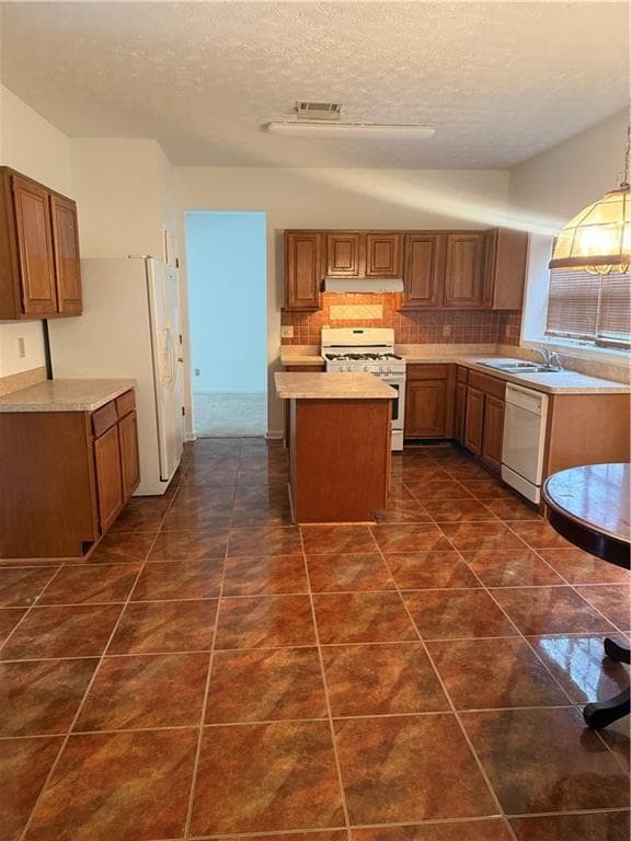 4 bedroom, 3 bathroom, 2,132 sq ft single family residence for sale at 682 Bridge Way, Lithonia, GA 30058 — photo 6