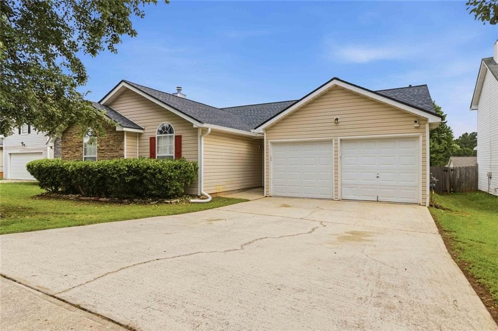 3 bedroom, 2 bathroom, 1,466 sq ft single family residence for sale at 2922 Knoll View Place, Douglasville, GA 30135