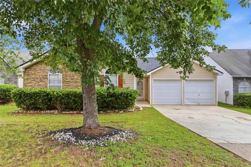 3 bedroom, 2 bathroom, 1,466 sq ft single family residence for sale at 2922 Knoll View Place, Douglasville, GA 30135 — photo 2