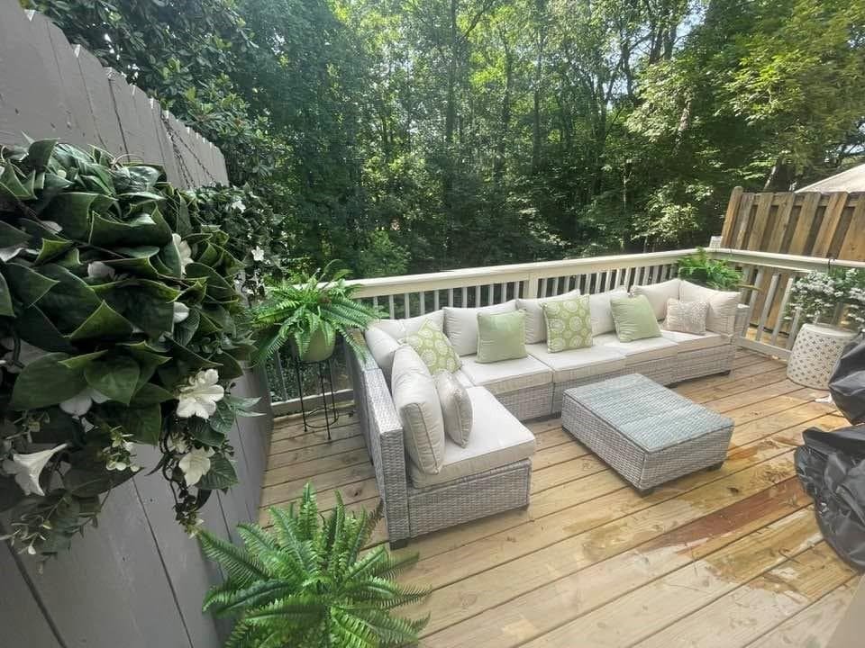 3 bedroom, 3 bathroom, 2,120 sq ft townhouse under contract at 1924 Ivy Glen Drive, Smyrna, GA 30082 — photo 8