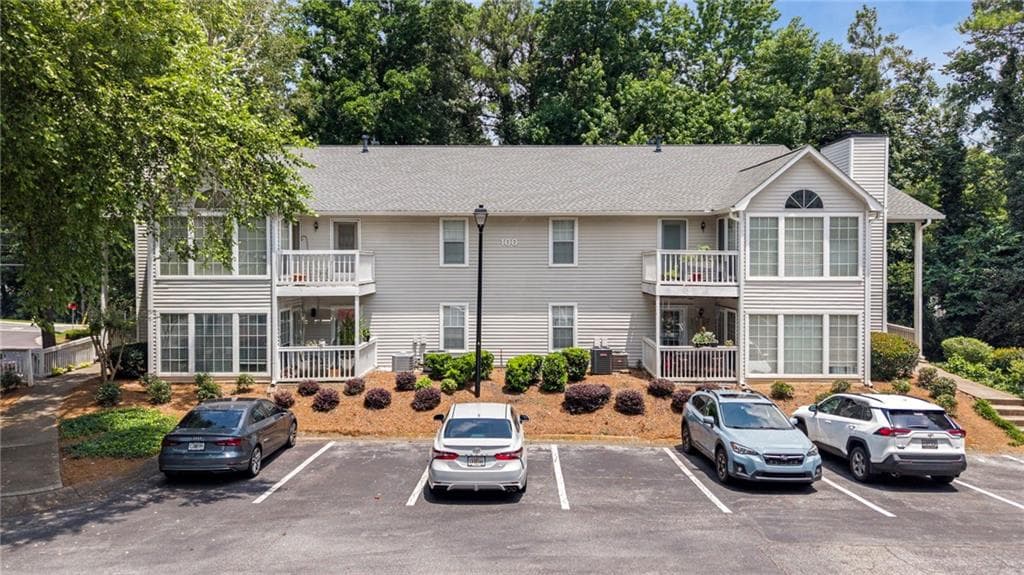 2 bedroom, 1 bathroom, 1,100 sq ft condominium for sale at 106 Gettysburg Place, Atlanta, GA 30350 — photo 2