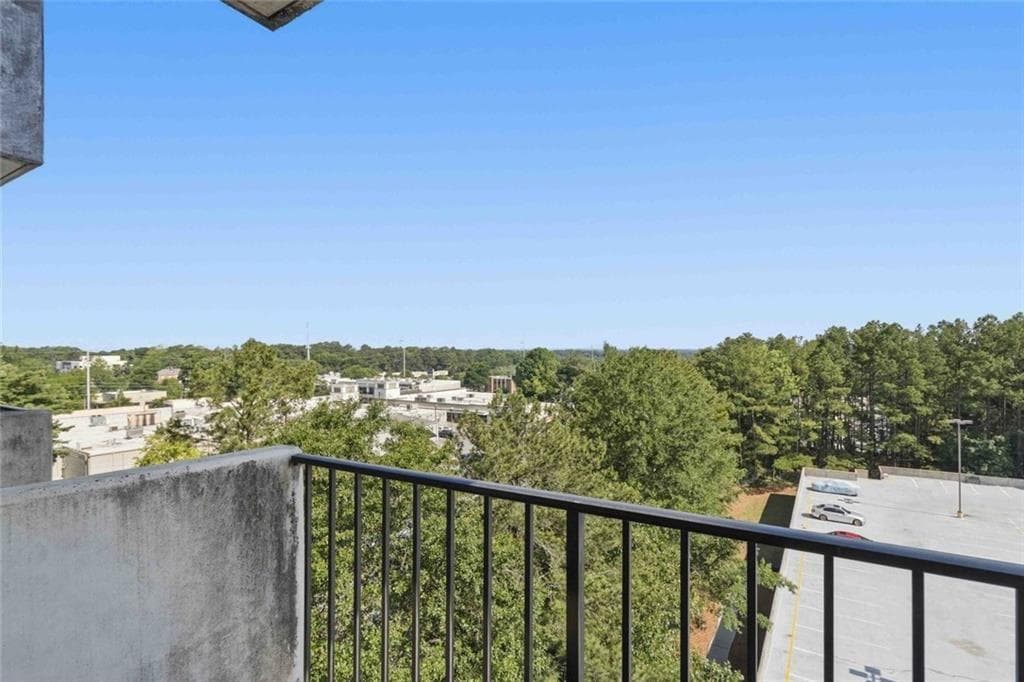 1 bedroom, 1 bathroom, 760 sq ft condominium for sale at 300 Johnson Ferry Road B609, Sandy Springs, GA 30328 — photo 7
