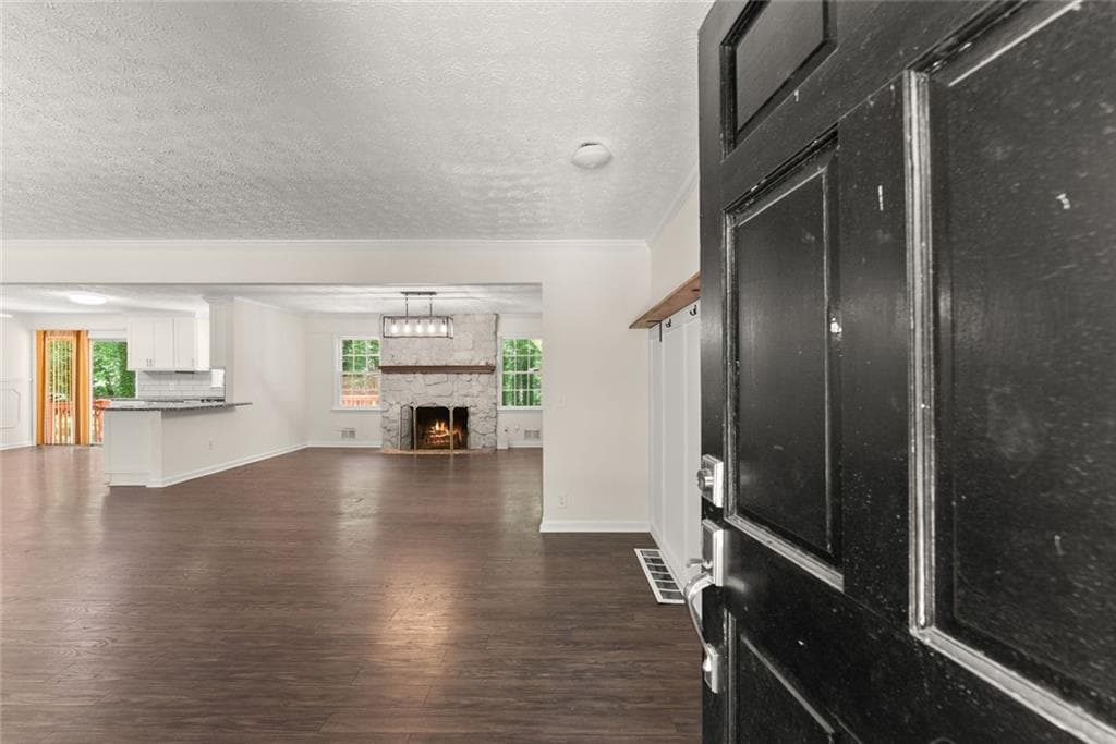 4 bedroom, 3 bathroom, 3,040 sq ft single family residence for sale at 20 Pine Lake Drive, Cumming, GA 30040 — photo 3