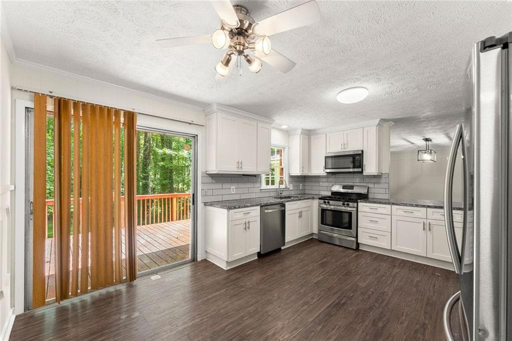 4 bedroom, 3 bathroom, 3,040 sq ft single family residence for sale at 20 Pine Lake Drive, Cumming, GA 30040 — photo 8