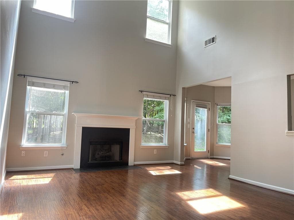6 bedroom, 4 bathroom, 2,991 sq ft single family residence for rent at 385 Blackwood Lane, Suwanee, GA 30024 for $2,600 a month — photo 9