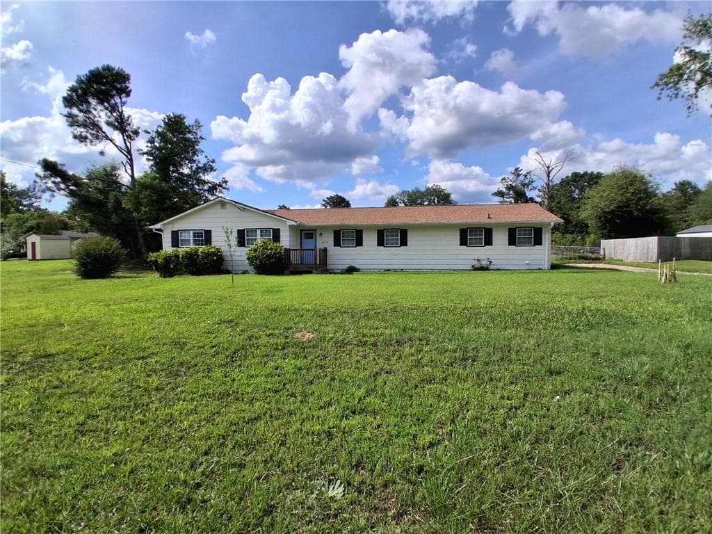 3 bedroom, 2 bathroom, 1,455 sq ft single family residence for rent at 2275 Briarwood Drive, Conyers, GA 30094 for $1,600 a month — photo 2