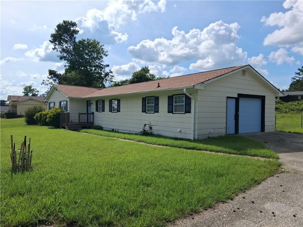 3 bedroom, 2 bathroom, 1,455 sq ft single family residence for rent at 2275 Briarwood Drive, Conyers, GA 30094 for $1,600 a month — photo 3