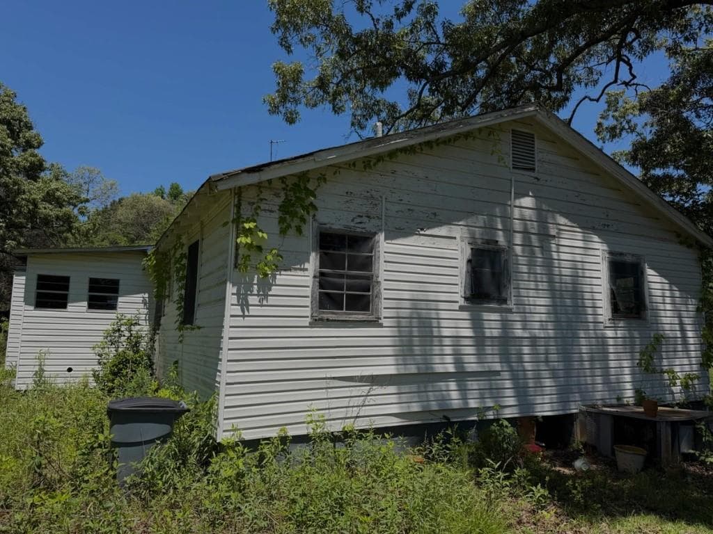 3 bedroom, 1 bathroom, 1,380 sq ft single family residence under contract at 796 Shoemaker Road, West Point, GA 31833 — photo 4