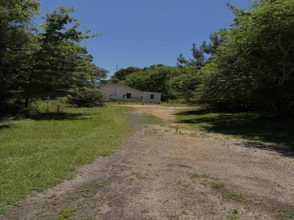 3 bedroom, 1 bathroom, 1,380 sq ft single family residence under contract at 796 Shoemaker Road, West Point, GA 31833 — photo 6