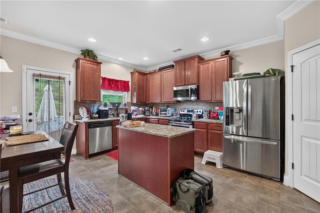 5 bedroom, 3 bathroom, 3,026 sq ft single family residence for sale at 1387 Pebble Ridge Drive, Hampton, GA 30228 — photo 9