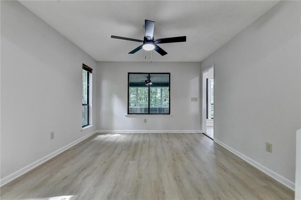 4 bedroom, 3 bathroom, 2,400 sq ft single family residence under contract at 5100 Forest Mist Drive, Smyrna, GA 30082 — photo 10