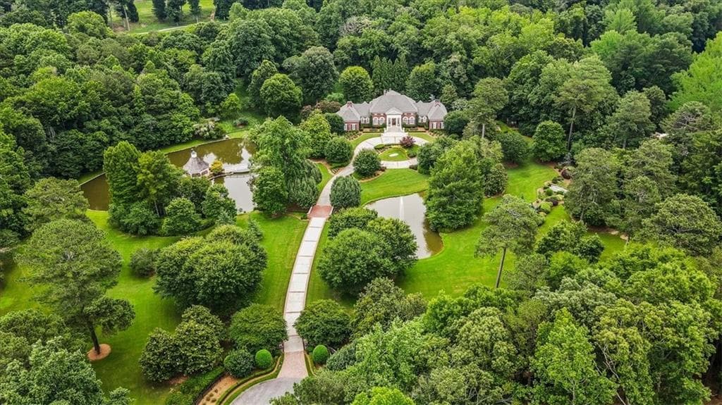 6 bedroom, 8 bathroom, 10,380 sq ft single family residence for sale at 25 The Greenway, Woodstock, GA 30188 — photo 4