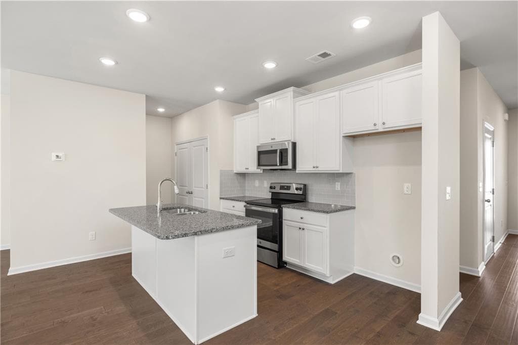 3 bedroom, 3 bathroom, 1,695 sq ft townhouse for sale at 6410 Rosetta Drive 45, Atlanta, GA 30331 — photo 3