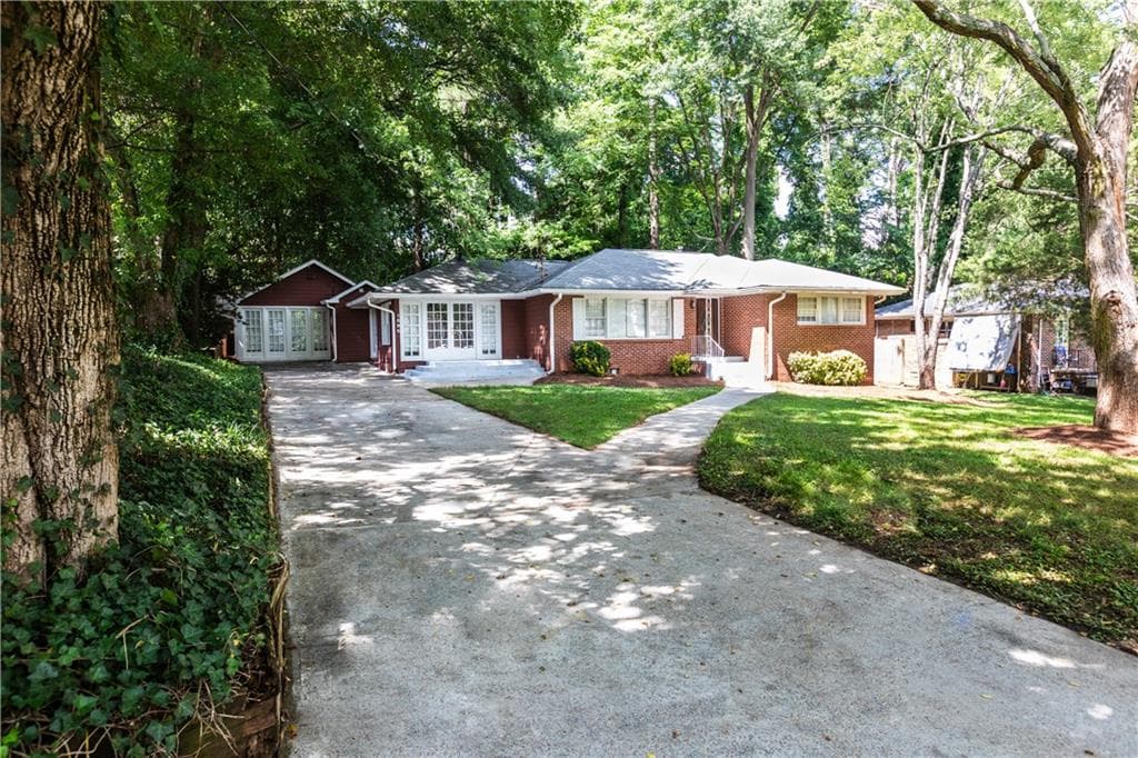 4 bedroom, 4 bathroom, 2,800 sq ft single family residence for rent at 1392 Lively Ridge Road, Atlanta, GA 30329 for $4,000 a month — photo 2