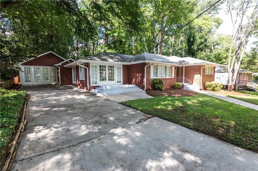 4 bedroom, 4 bathroom, 2,800 sq ft single family residence for rent at 1392 Lively Ridge Road, Atlanta, GA 30329 for $4,000 a month — photo 3