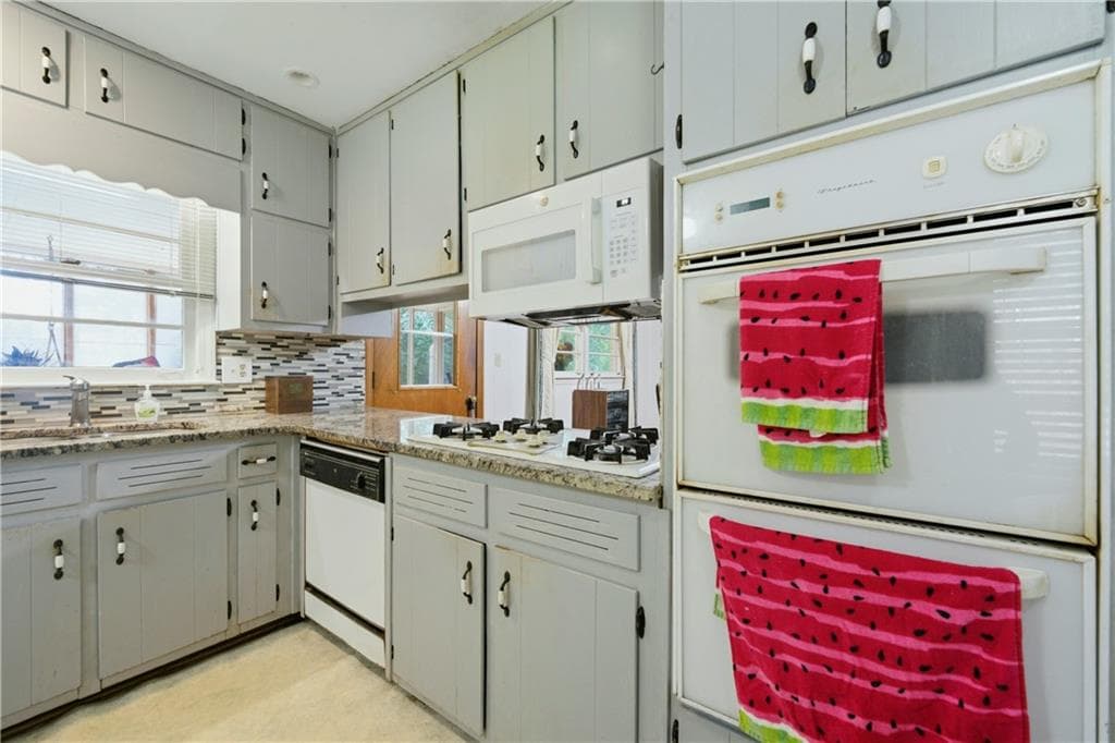 3 bedroom, 2 bathroom, 1,440 sq ft single family residence for sale at 6574 Amity Court, Rex, GA 30273 — photo 5